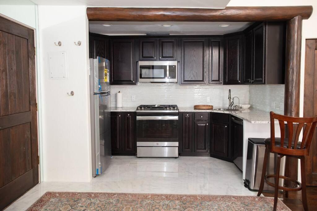 Aspen Stash Pad With Fireplace, Parking, W/D 外观 照片
